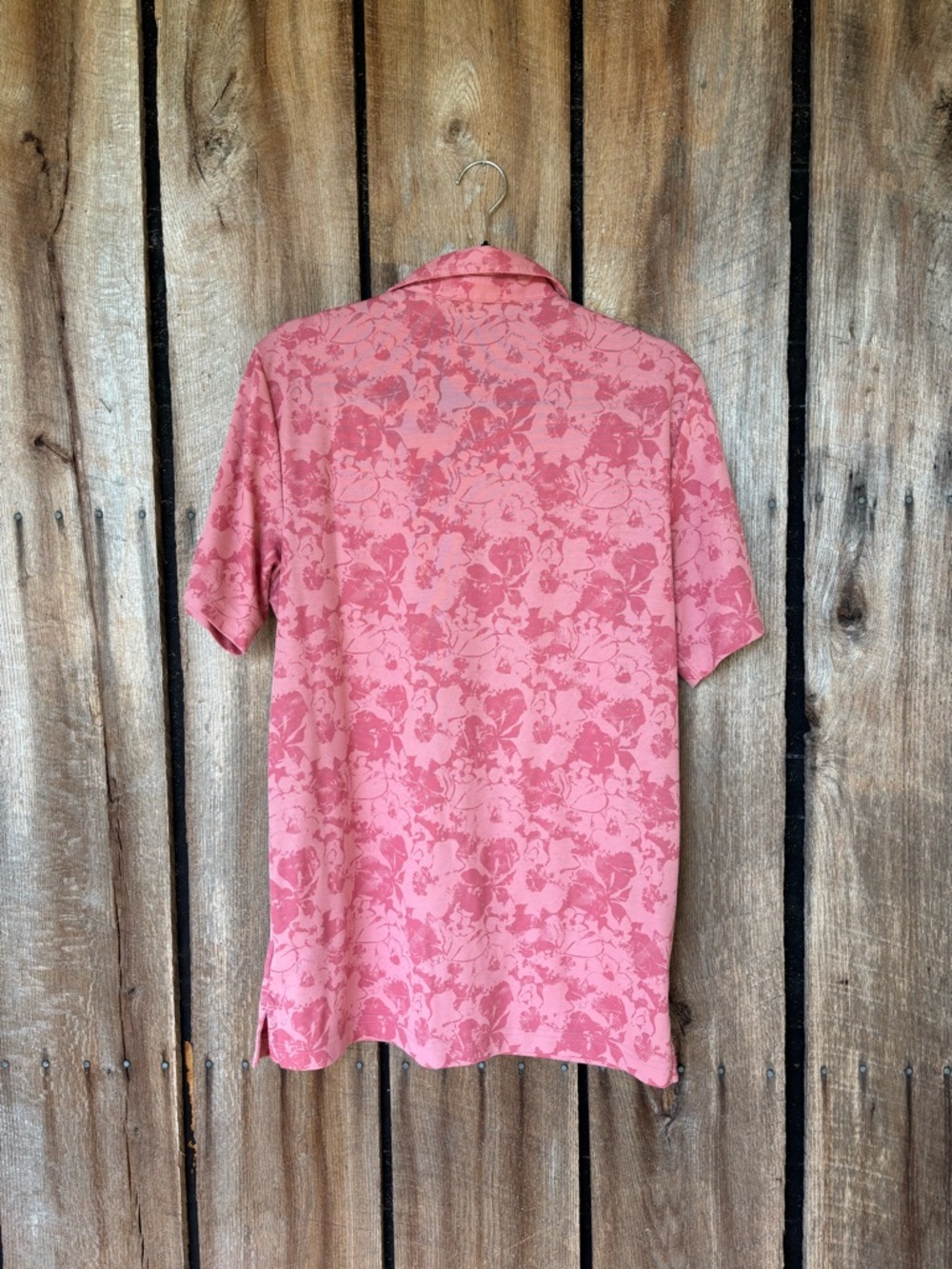 TravisMathew Pink Floral Golf Polo Shirt Medium - Picture 2 of 6